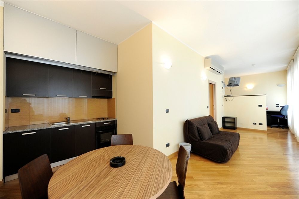 Corvetto Residence Porto Di Mare Mailand Zimmer foto